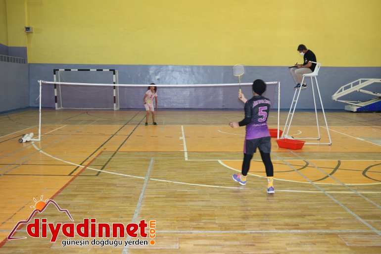 Ağrı da Zafer Bayramı Badminton Turnuvası düzenlendi2