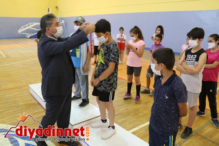 Ağrı da Zafer Bayramı Badminton Turnuvası düzenlendi3