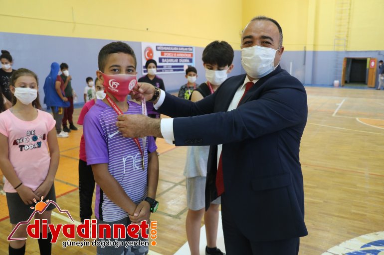 Ağrı da Zafer Bayramı Badminton Turnuvası düzenlendi5