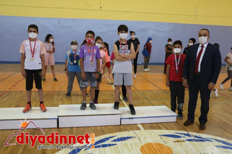 Ağrı da Zafer Bayramı Badminton Turnuvası düzenlendi6