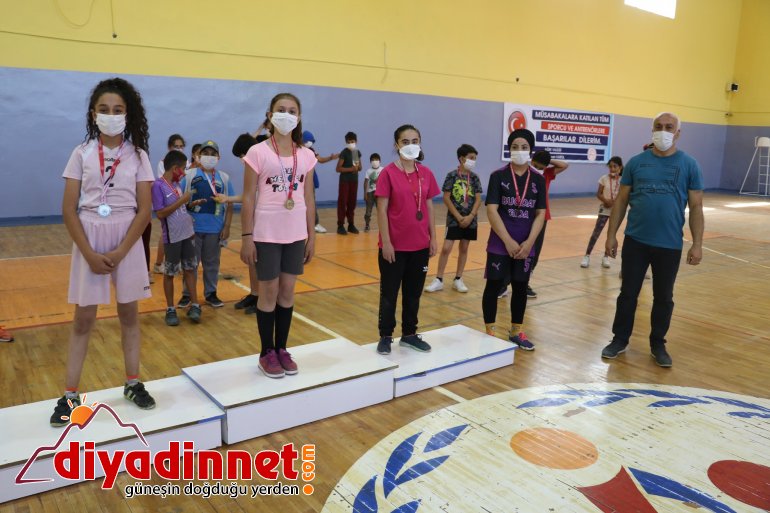 Ağrı da Zafer Bayramı Badminton Turnuvası düzenlendi7
