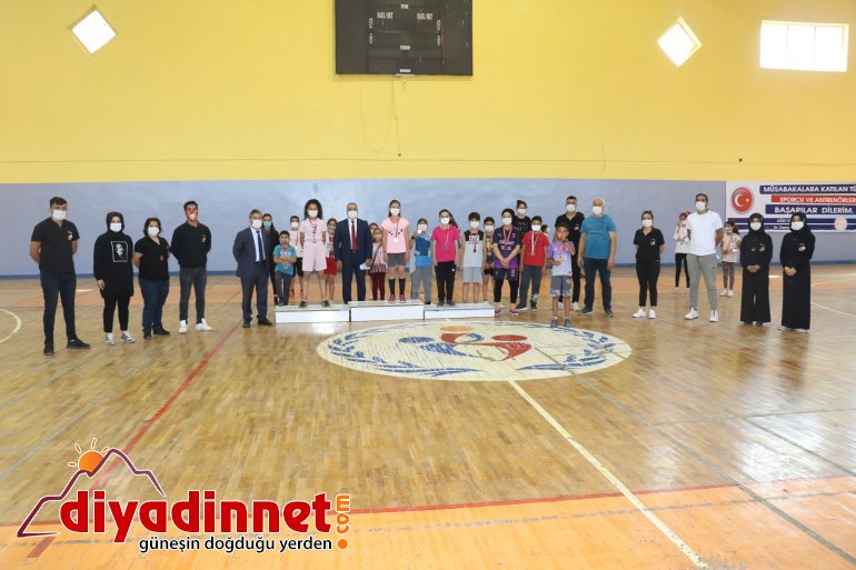 Ağrı da Zafer Bayramı Badminton Turnuvası düzenlendi8
