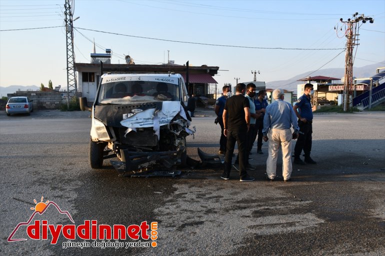  yaralandı 4 iki Ağrı’da kamyonet çarpıştı çocuk kişi 1