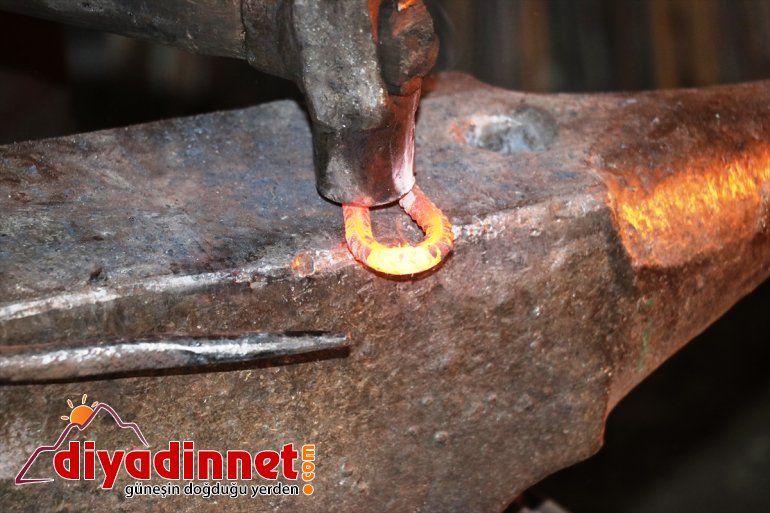 istiyor mesleğini kızgın Ömrünü çekiç geçiren sallayarak yaşatmak demire - demirci AĞRI  7