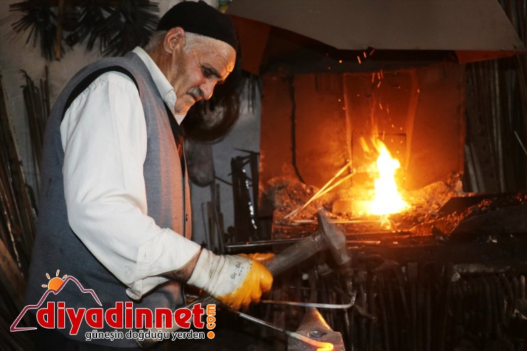 istiyor  AĞRI Ömrünü çekiç geçiren kızgın sallayarak demirci - mesleğini demire yaşatmak 10
