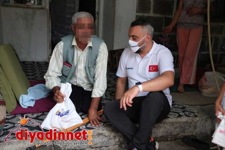 Sadakataşı Derneği Ağrı'da 450 aileye kurbanlık eti dağıttı