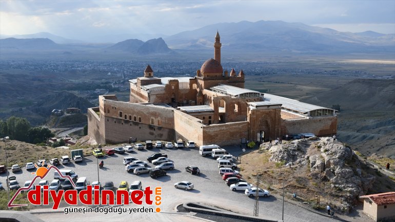 Tarihi İshak Paşa Sarayı'na Kurban Bayramı'nda yoğun ilgi