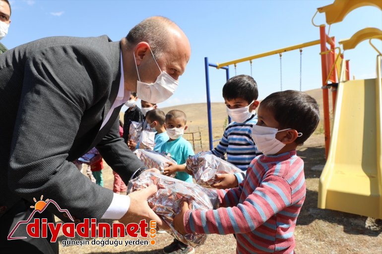 Valisi, öğretmen dağ için üreten sebze yaptı ihtiyaçları köyünde hasat Ağrı çiftle okulun 6