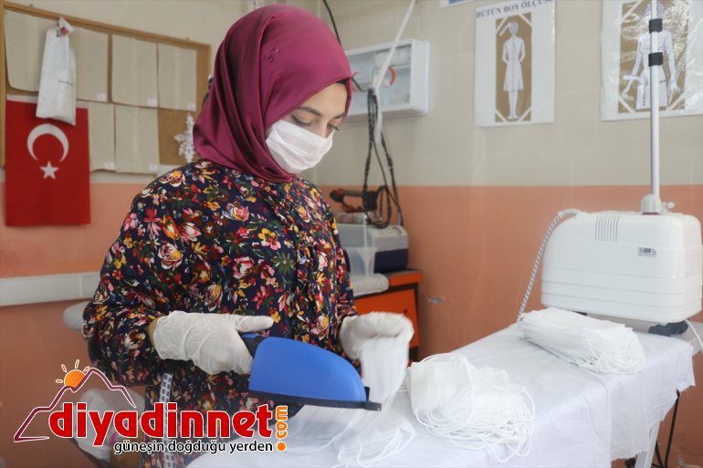 mesaisinde öğretmen Ağrılı kursiyerler kadın maske öğrenciler için ve 3