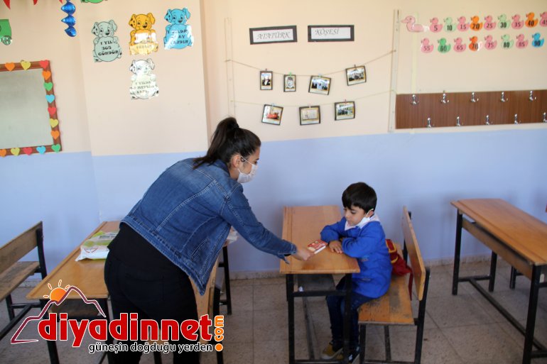 Belediyelerden gelen yardım paketleri Ağrılı öğrencilere dağıtıldı2