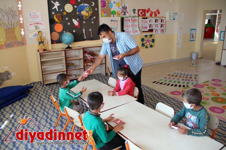 Belediyelerden gelen yardım paketleri Ağrılı öğrencilere dağıtıldı3