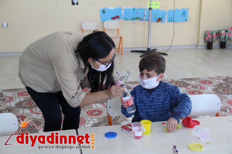 Belediyelerden gelen yardım paketleri Ağrılı öğrencilere dağıtıldı6