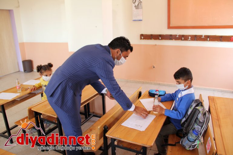 Belediyelerden gelen yardım paketleri Ağrılı öğrencilere dağıtıldı7