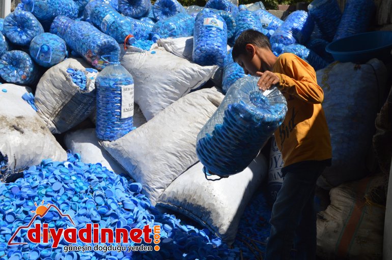 Engelsiz hayat için sokak sokak gezip mavi kapak topluyor2