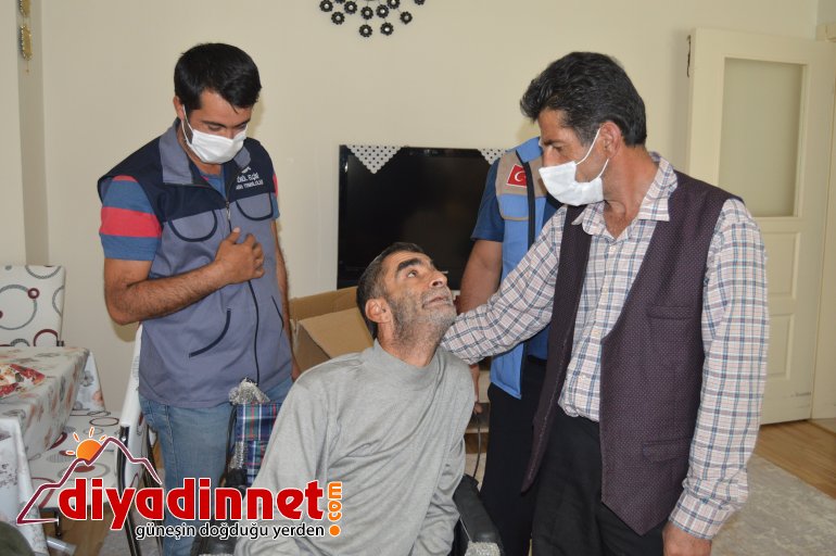 Engelsiz hayat için sokak sokak gezip mavi kapak topluyor11