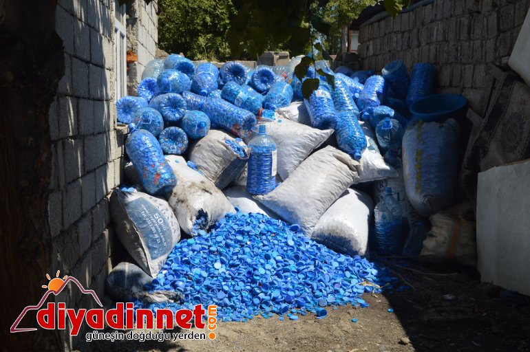 Engelsiz hayat için sokak sokak gezip mavi kapak topluyor3