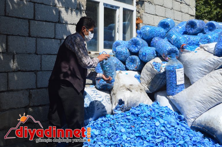 Engelsiz hayat için sokak sokak gezip mavi kapak topluyor7