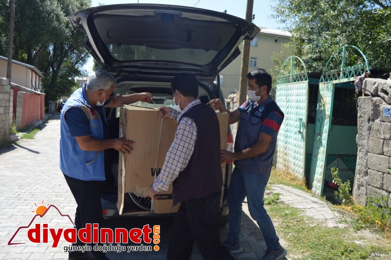 Engelsiz hayat için sokak sokak gezip mavi kapak topluyor8