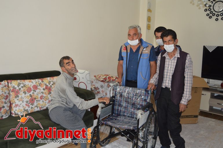 Engelsiz hayat için sokak sokak gezip mavi kapak topluyor9