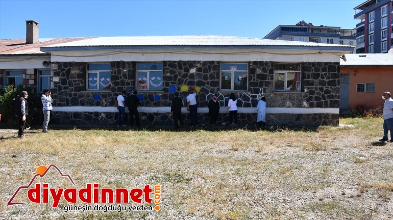 AĞRI rengarenk yüze yüz Fedakar boyayarak okulları eğitime hazırlıyor öğretmenler - 3