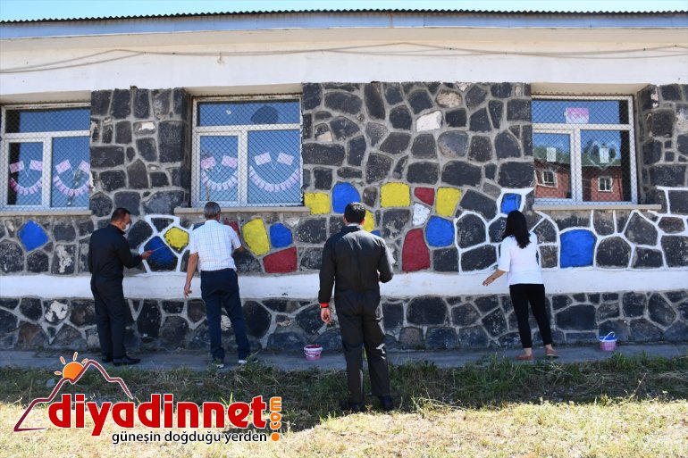 öğretmenler Fedakar eğitime okulları - yüz boyayarak AĞRI yüze rengarenk hazırlıyor 6