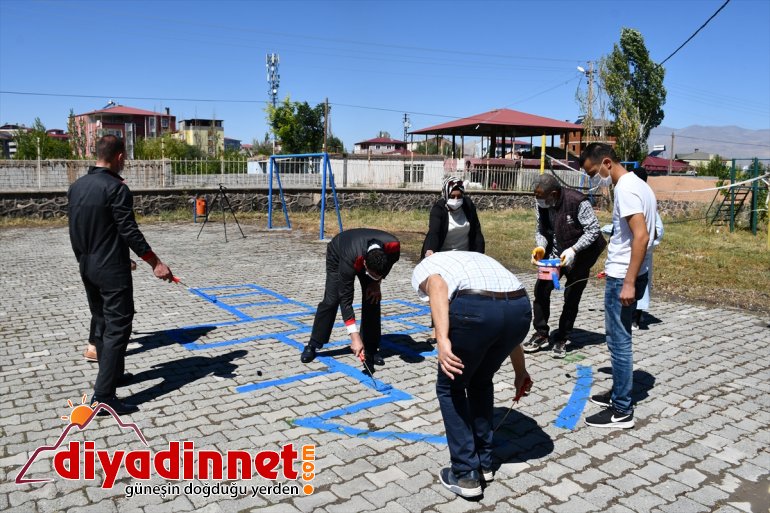 eğitime AĞRI yüze yüz boyayarak rengarenk okulları Fedakar - hazırlıyor öğretmenler 8