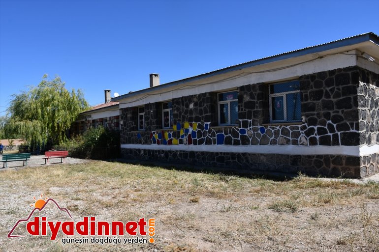 - öğretmenler boyayarak Fedakar eğitime AĞRI yüz okulları yüze rengarenk hazırlıyor 10