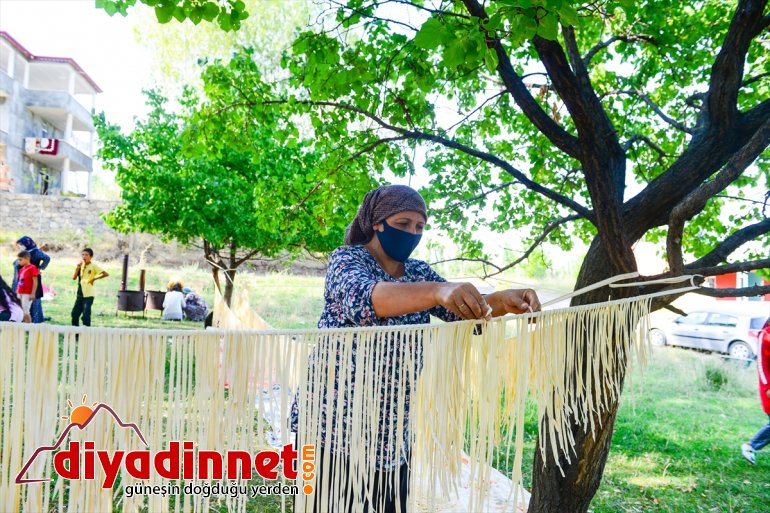 kış mesaisinde sofralarını Kadınlar süsleyecek erişte 1