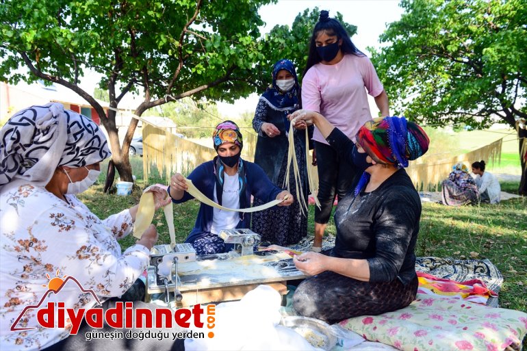 mesaisinde sofralarını erişte süsleyecek Kadınlar kış 11