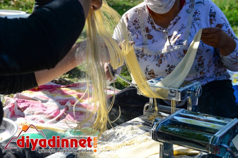 süsleyecek kış Kadınlar mesaisinde erişte sofralarını 20