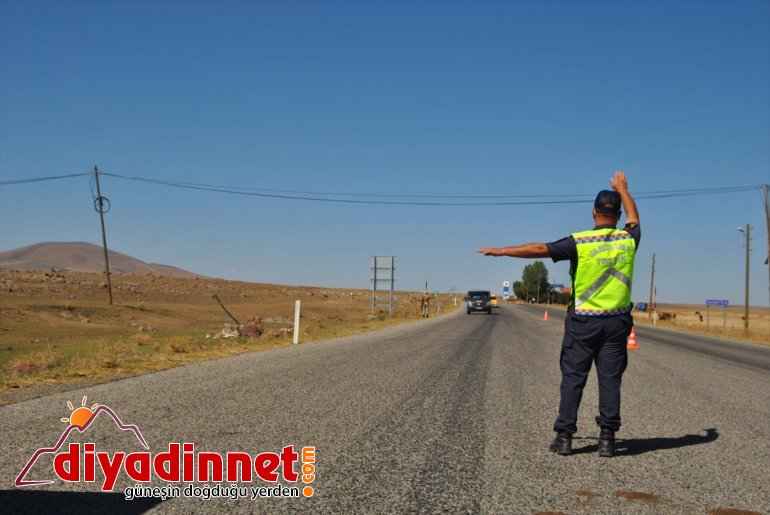 Kars'ta trafik kurallarına uymayan 87 araca 37 bin 493 lira para cezası kesildi