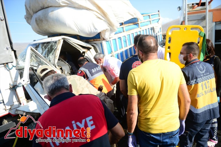 Iğdır'da zincirle kaza kamyonette sıkışan 2 kişiyi AFAD kurtardı