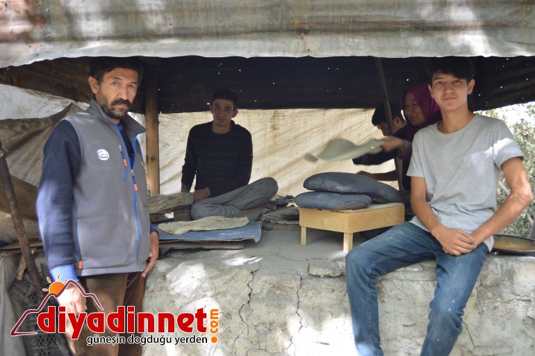 Afgan şair savaştan kaçarak sığındığı Türkiye de ekmek satarak geçimini sağlıyor14