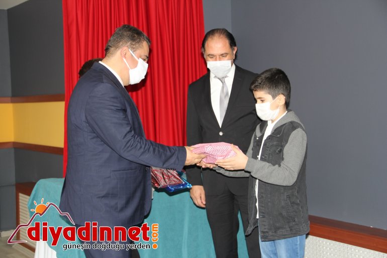 Ağrı Milli Eğitim Müdürü Tekin başarılı öğrencileri ödüllendirdi2