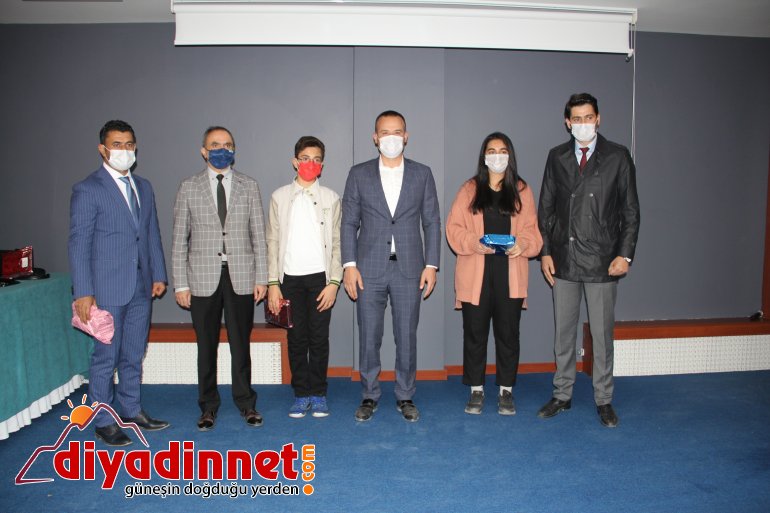 Ağrı Milli Eğitim Müdürü Tekin başarılı öğrencileri ödüllendirdi7