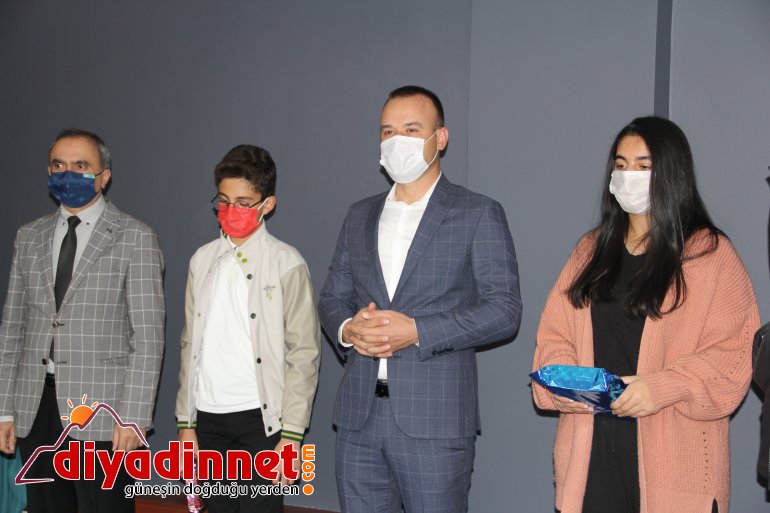 Ağrı Milli Eğitim Müdürü Tekin başarılı öğrencileri ödüllendirdi8