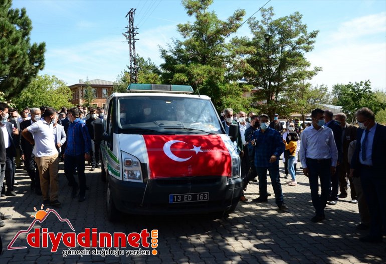 Eski bakan Ergezen uğurlandı son Zeki yolculuğuna 11