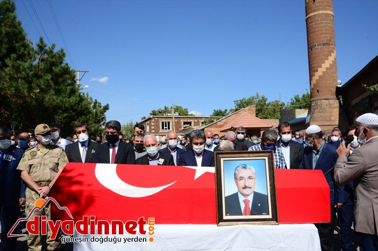 bakan Eski son yolculuğuna Zeki Ergezen uğurlandı 3