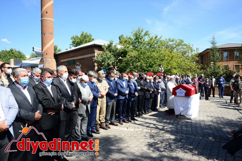 son uğurlandı bakan Zeki Ergezen Eski yolculuğuna 7