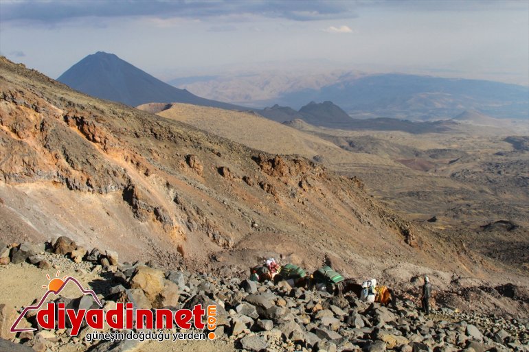 dağcıların sırtlıyor tırmanan yükünü Çatısına Türkiye