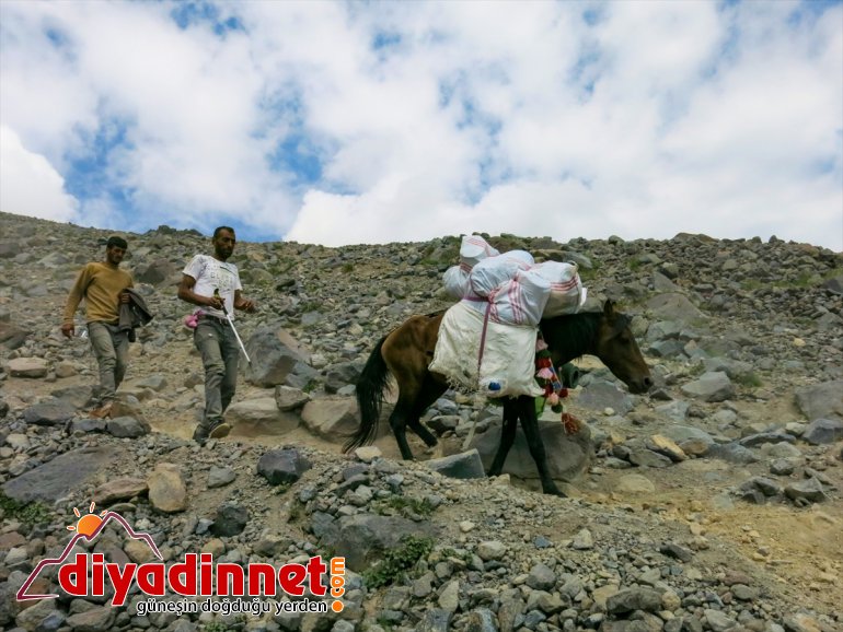 dağcıların yükünü Çatısına sırtlıyor tırmanan Türkiye