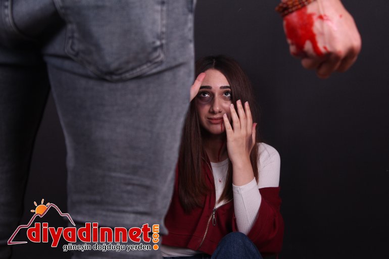 Yaptıkları makyaj ile şiddet gören kadınların seslerini duyurmaya çalışıyorlar2