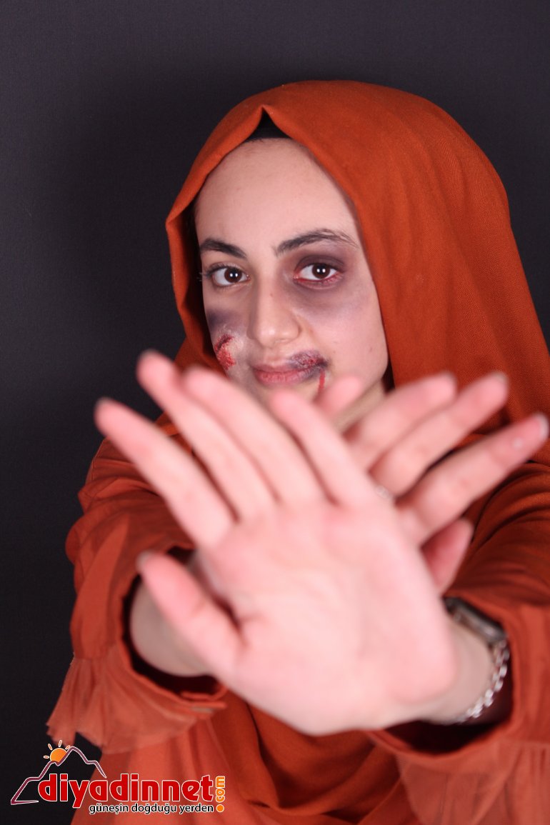 Yaptıkları makyaj ile şiddet gören kadınların seslerini duyurmaya çalışıyorlar7