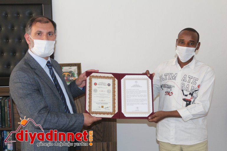 Ağrı da hafızlık eğitimini tamamlayan öğrencilere belgeleri verildi2