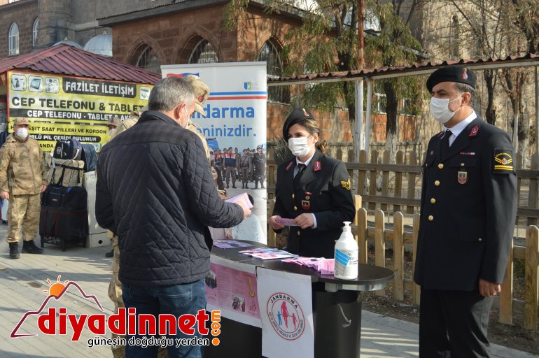 Ağrı da Kadına Yönelik Şiddetle Mücadele Günü nde stantlar kuruldu6