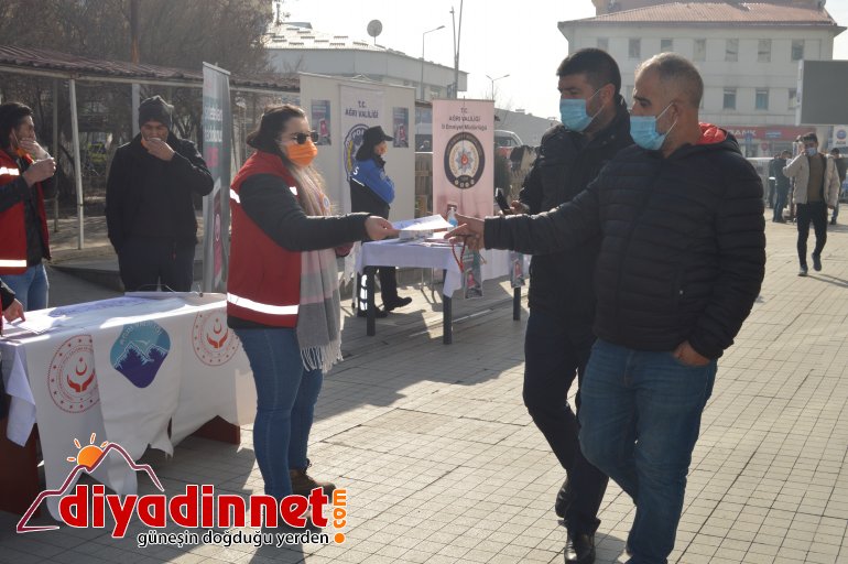 Ağrı da Kadına Yönelik Şiddetle Mücadele Günü nde stantlar kuruldu7