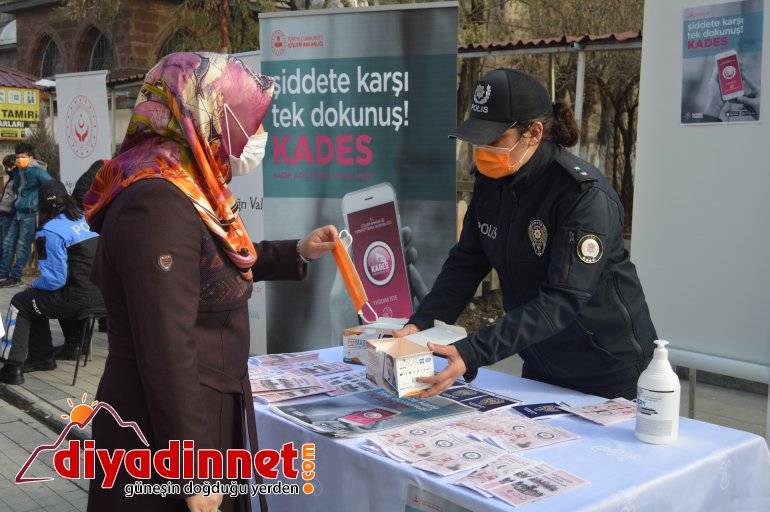 Ağrı da Kadına Yönelik Şiddetle Mücadele Günü nde stantlar kuruldu11