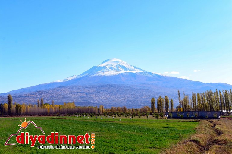 ve Ağrı karla civardaki Dağı kaplandı zirvesi dağların 1