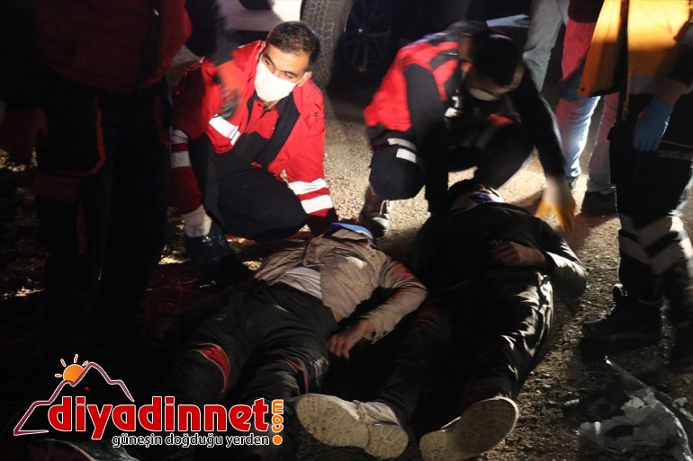 Ağrı'da sığınmacıları taşıyan kamyonet devrildi: 17 yaralı
