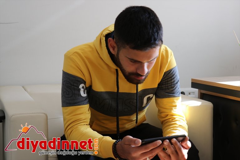 yardımdan için açan genç, Türkiye